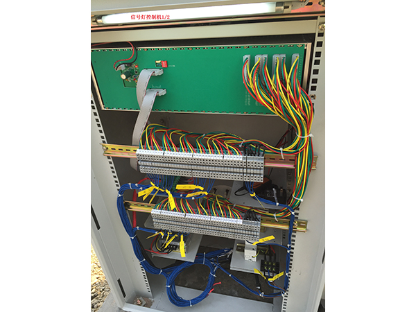 控制機(jī)布線(xiàn).JPG